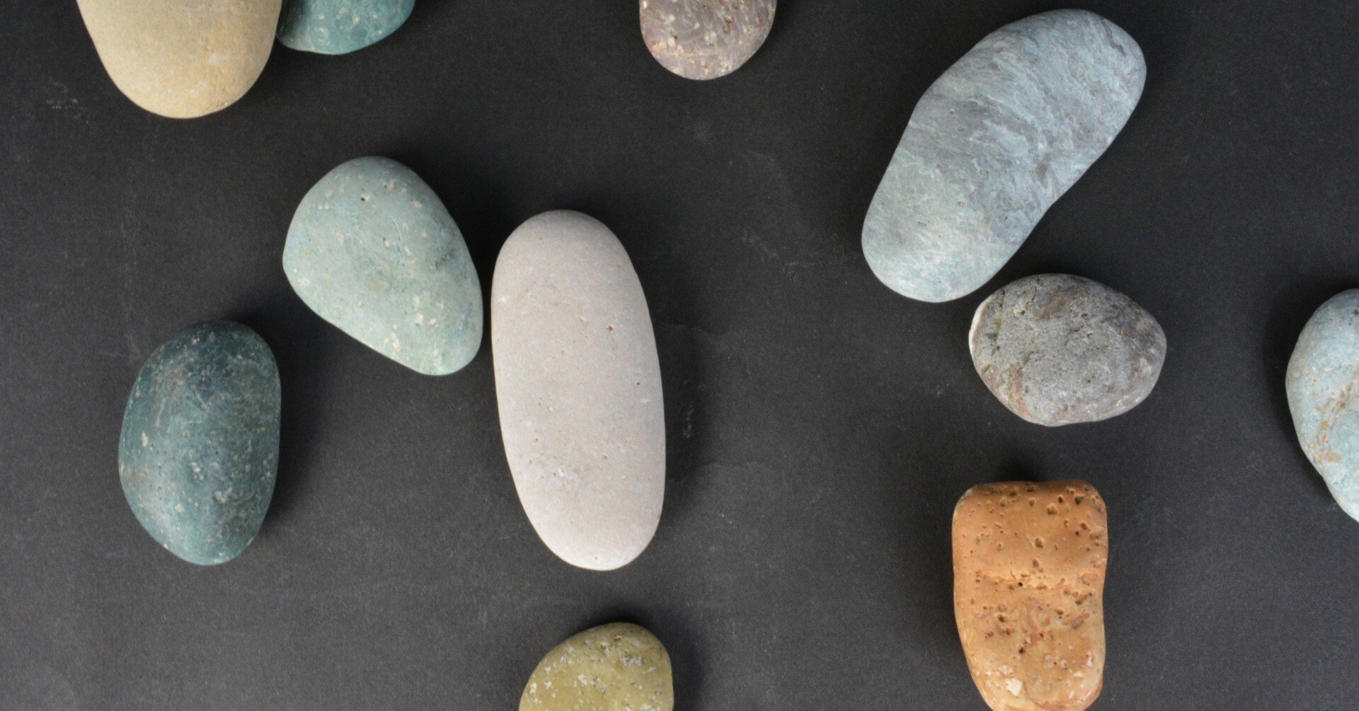 いい感じの石ころを拾いに』チャンネル開設｜宮田珠己