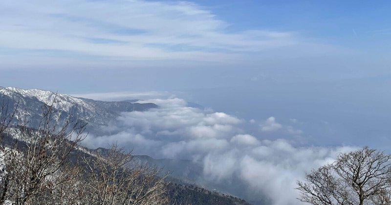 滋賀の琵琶湖と山