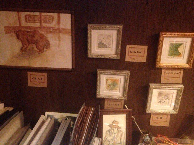 長田直美 個展coffeetimeの展示の一部です このコーナーには銅版画を集めました クマの絵は珈琲を絵の具に描いた水彩画です 神保町にお寄りの際は是非 喫茶店ミロンガ ヌオーバで一休みがてら絵 ナオミーロ Note 長田直美 個展coffeetimeの展示の一部です このコーナーには銅版画を集めました クマの絵は珈琲を絵の具に描いた水彩画です 神保町にお寄りの際は是非 喫茶店ミロンガ ヌオーバで一休みがてら絵 ナオミーロ Note