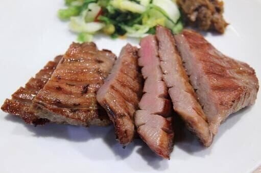 何故仙台は牛タンが有名なのか 宮城県仙台市の名物と言えば牛タンですよね 理由は 仙台が 牛たん焼き 発祥の地だからです 昭和24年に佐野哲四郎氏が仙台で考案し 後に全国にも波及しました 生まれ 水島ひらいち 教養大学雑学部おバ科 Note