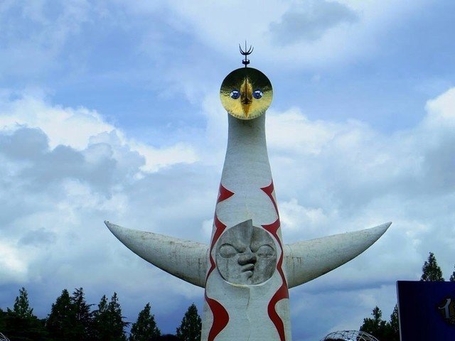 太陽の塔を見るためだけに行きました。笑 夏の万博記念公園はヒマワリまみれで暑かったけどすごい夏らしく楽しかったです。かなりヒマワリ多めとなっております。