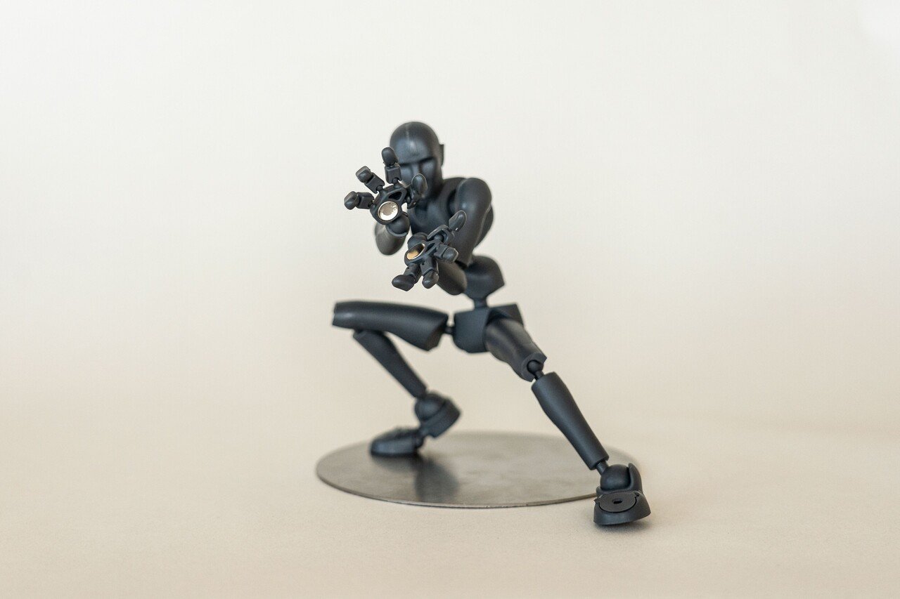 永遠に触り続ける羽目になるポージングフィギュア「Stickybones