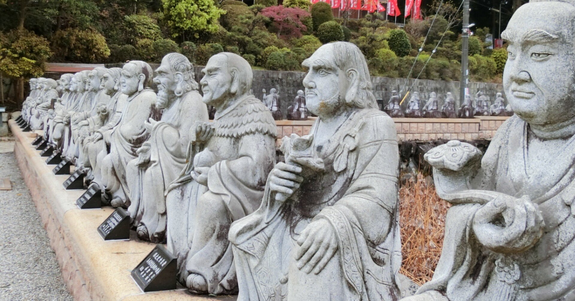 超アニメチックな羅漢像×平安時代からの斑蓮「興禅寺/赤坂上之山神社