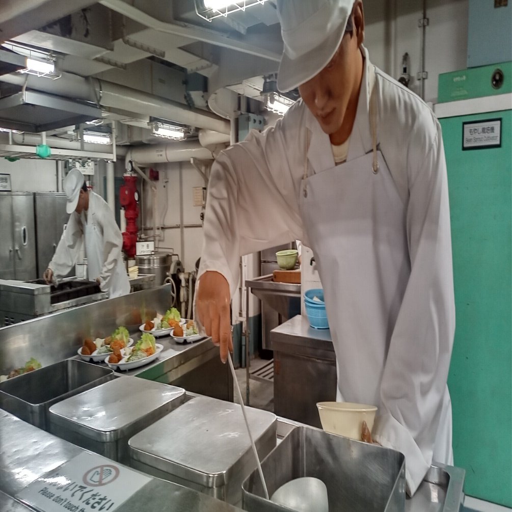 船室を覗くと 人 南極観測船ふじ 岸田エンマ Note