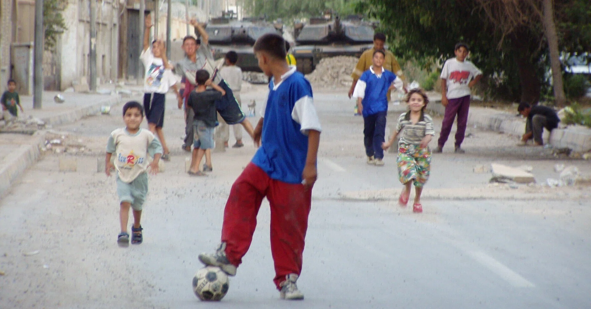 イラク戦争とサッカー、人道復興支援のシンボル｜酒部 貢（Sakabe-Ko）