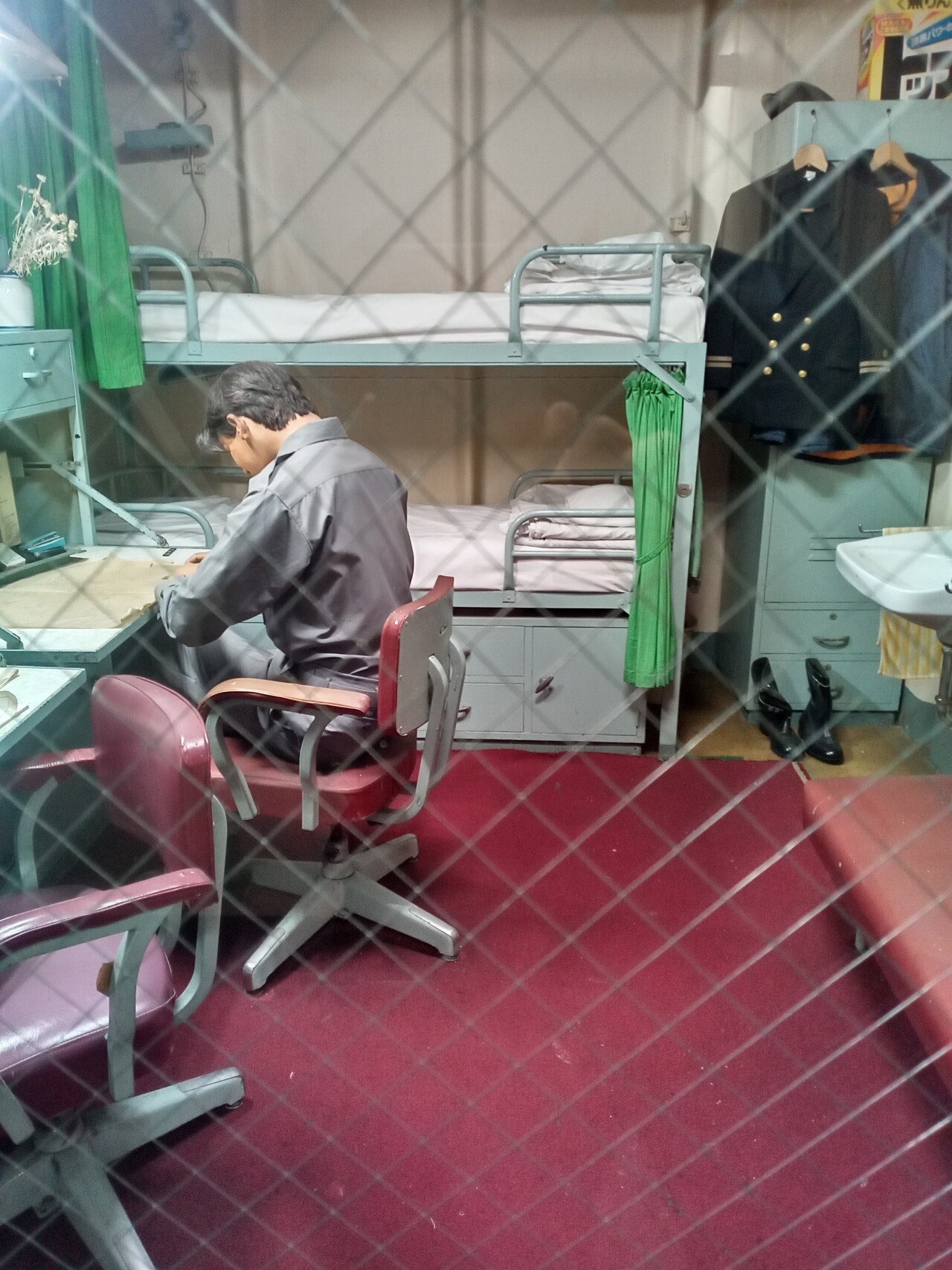 船室を覗くと 人 南極観測船ふじ 岸田エンマ Note 船室を覗くと 人 南極観測船ふじ 岸田エンマ Note