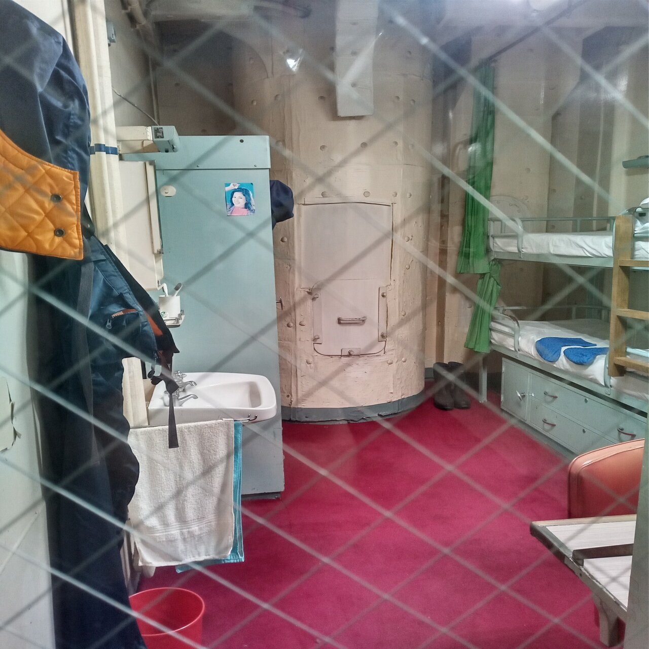 船室を覗くと 人 南極観測船ふじ 岸田エンマ Note