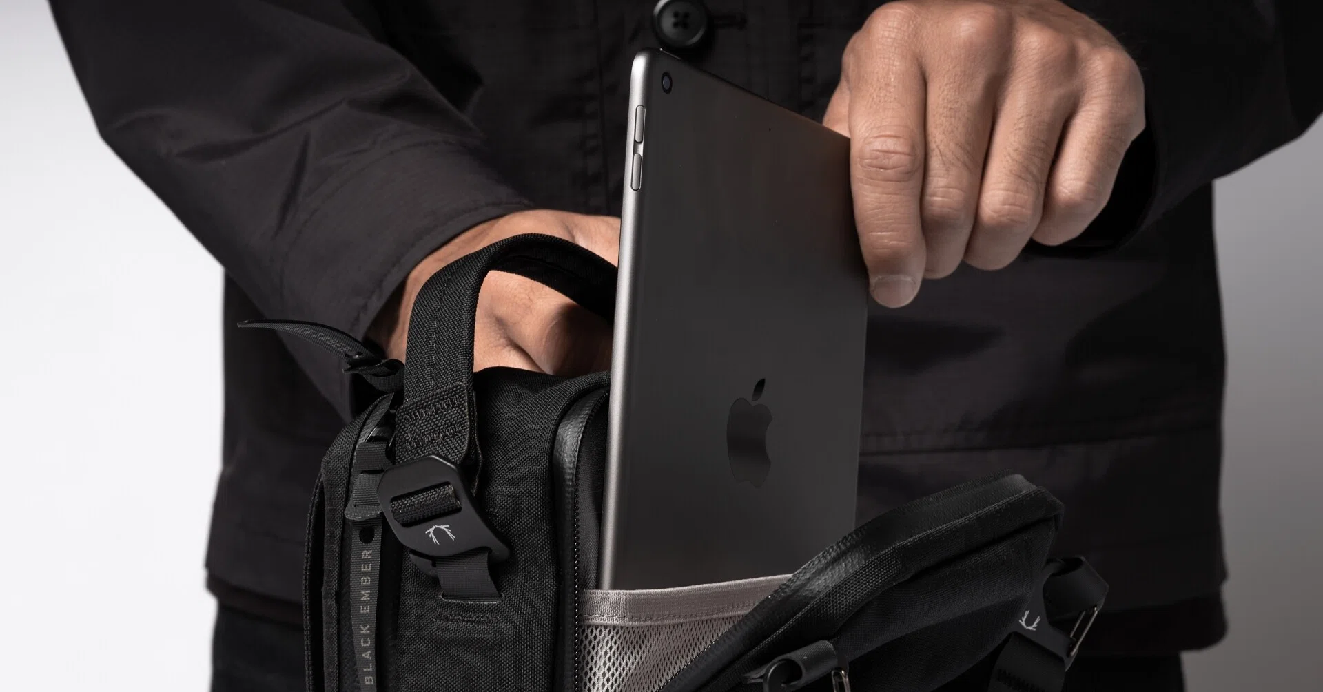 Ipad Miniを使い尽くすのに必要なのは カバン だと思う Black Ember Kompak の話 山下義弘 ドケットストア店主 Note