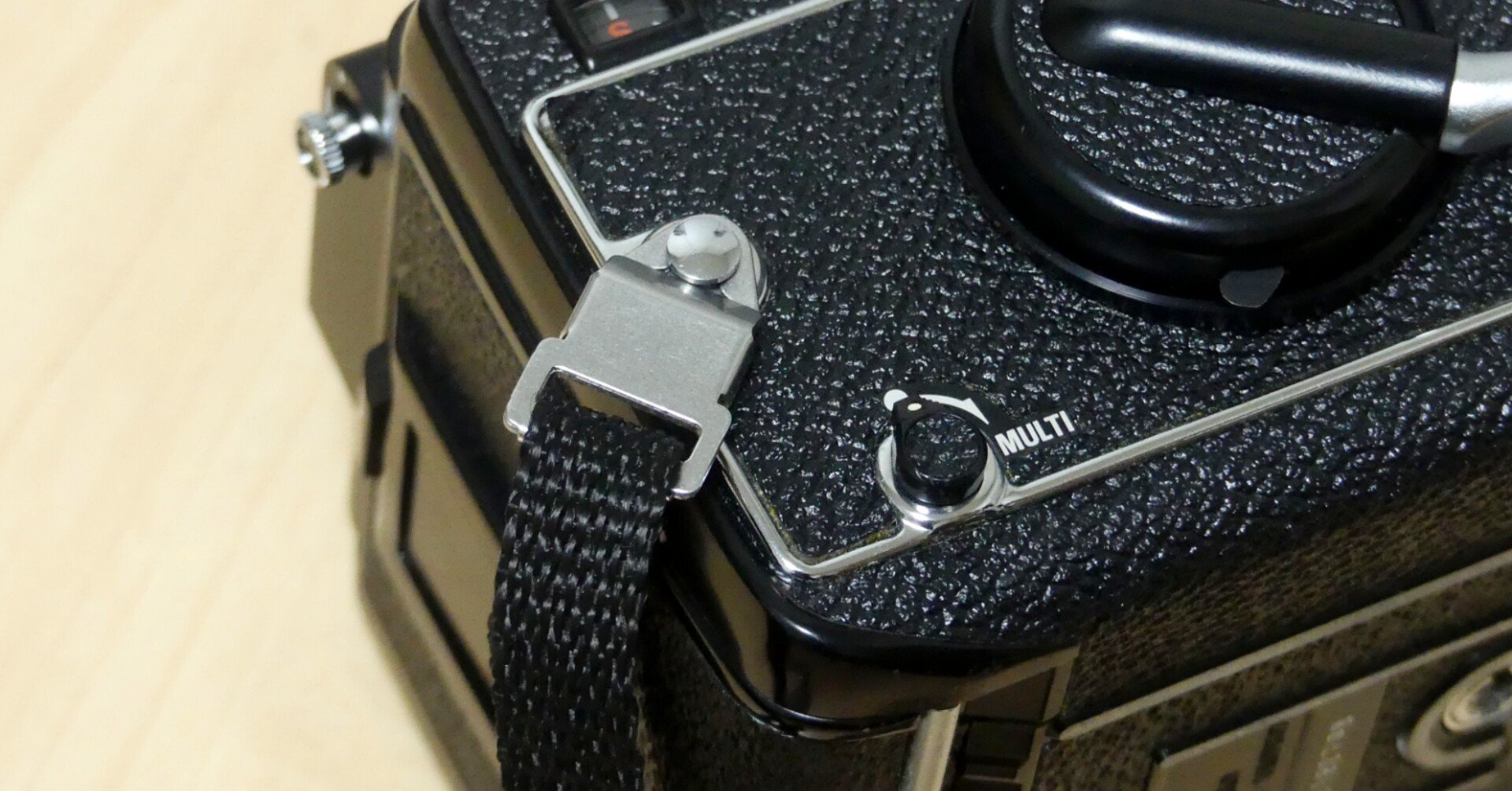 M645のストラップ金具を買った｜こびとたびにでる