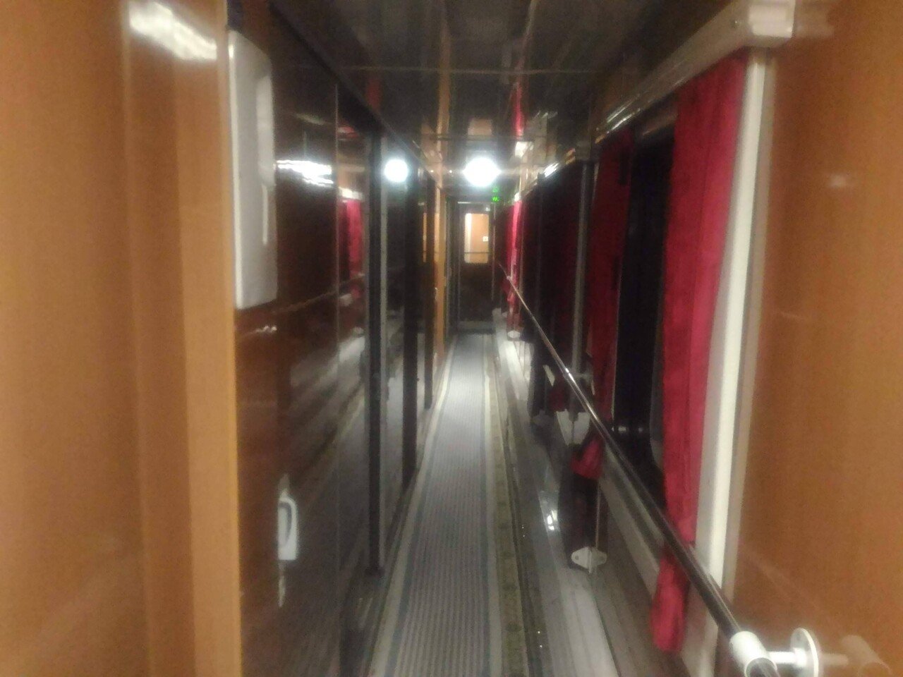 オデッサからキエフに向かう寝台列車の車内