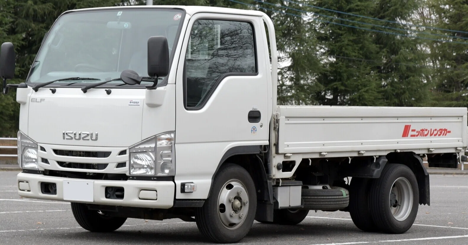2トン平ボディはどんなトラック？代表メーカーの特徴、価格