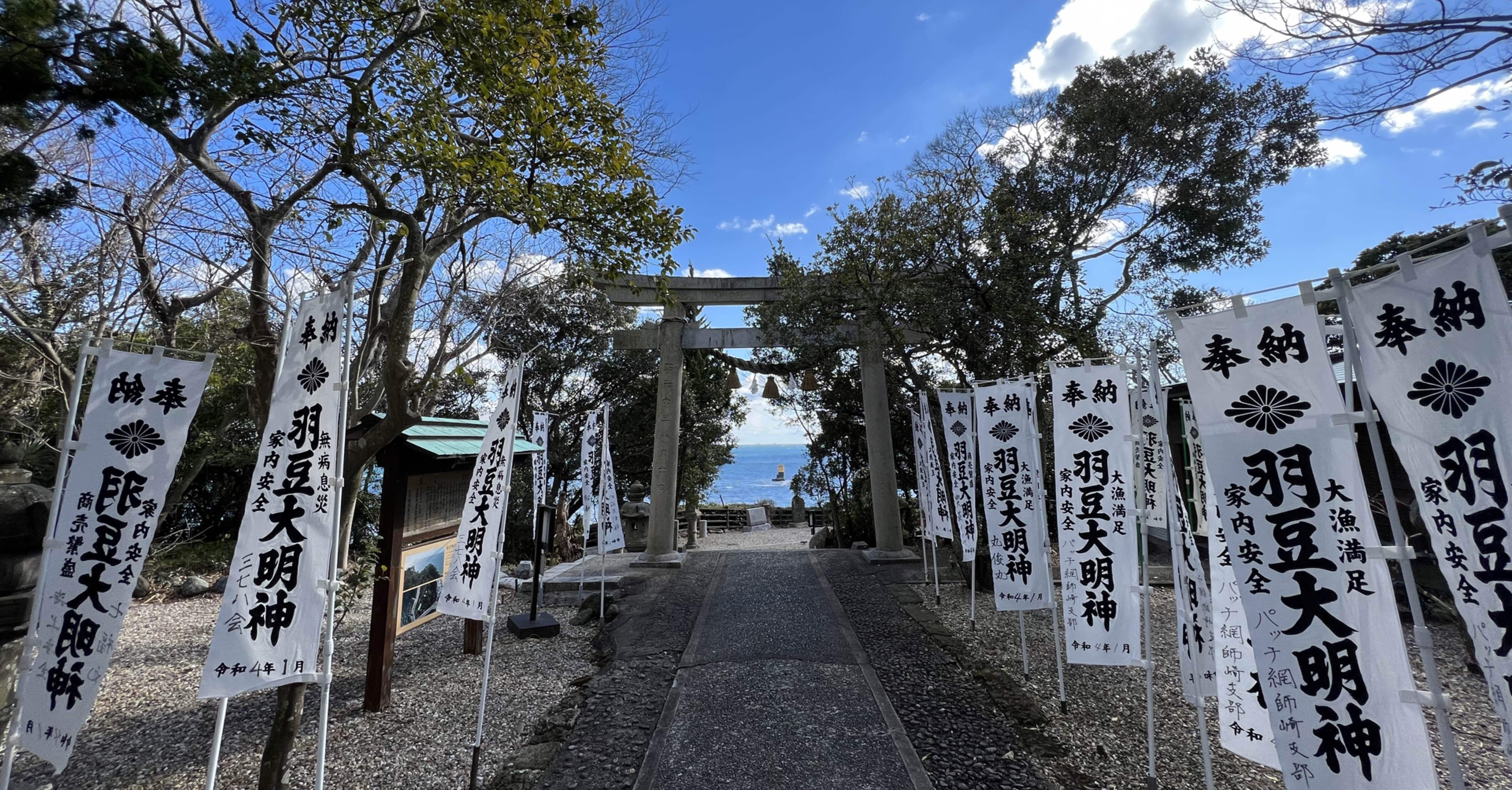 羽豆岬の展望台から海を見つめる｜つばめ自動車株式会社プレイング