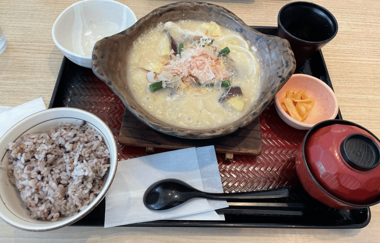 大戸屋でランチしました 期間限定の牡蠣とすけそう鱈のクリーム 和 シチュー定食を注文 牡蠣やすけそう鱈よりさつまいも の存在感が凄がったです かつお節も ご飯は五穀米にしました お腹に優しく 薄味 Junjunn Note