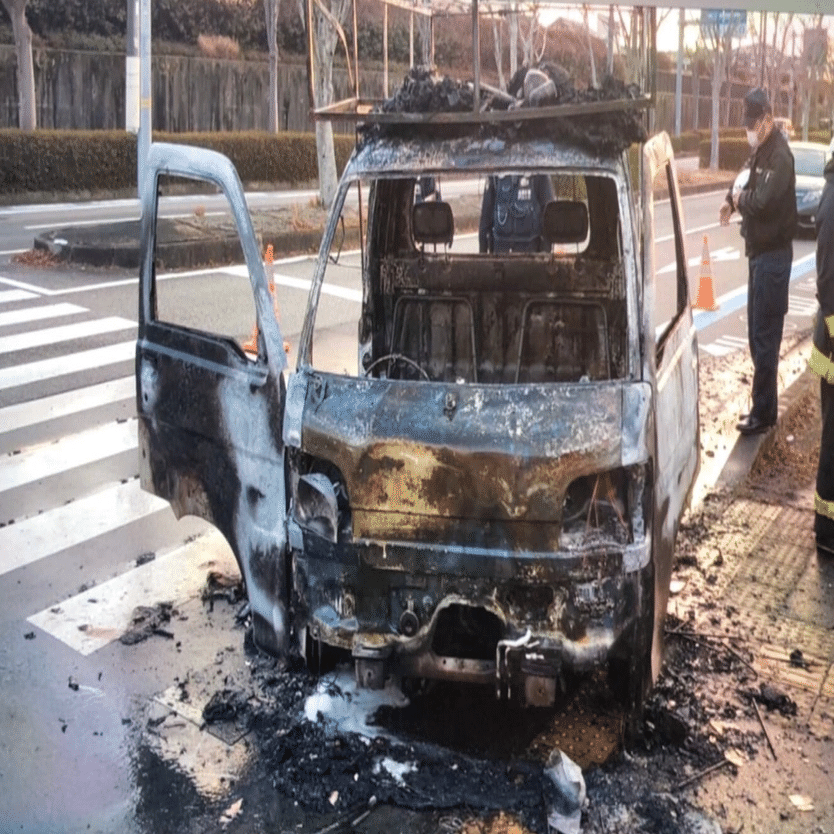 バンライフ 軽トラを走行中 荷台が爆発 マイケルたいが Note