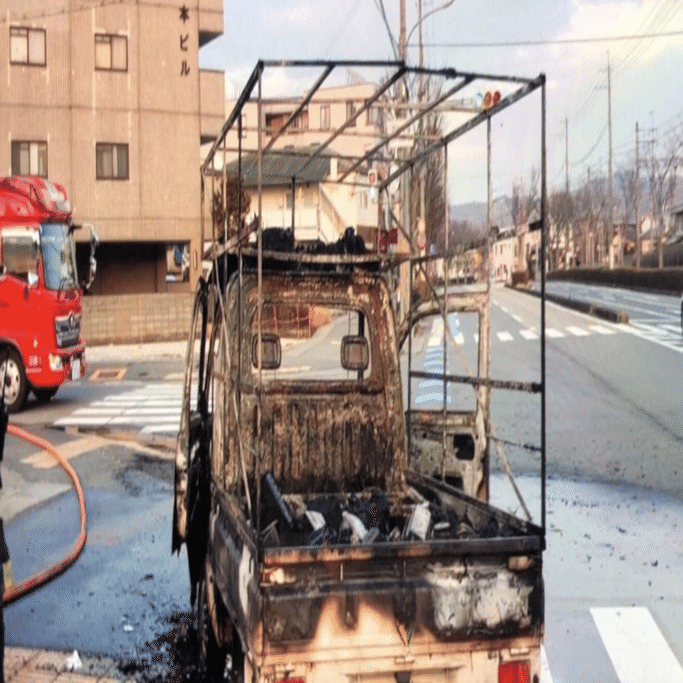 バンライフ 軽トラを走行中 荷台が爆発 マイケルたいが Note