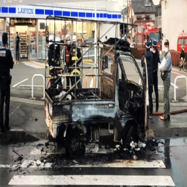 バンライフ 軽トラを走行中 荷台が爆発 マイケルたいが Note