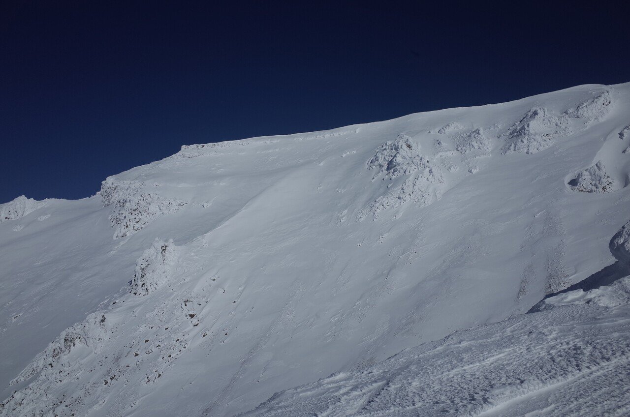 大雪連峰 厳冬期の北海道最高峰登頂に成功！絶景の旭岳を滑る｜Yuko Kato
