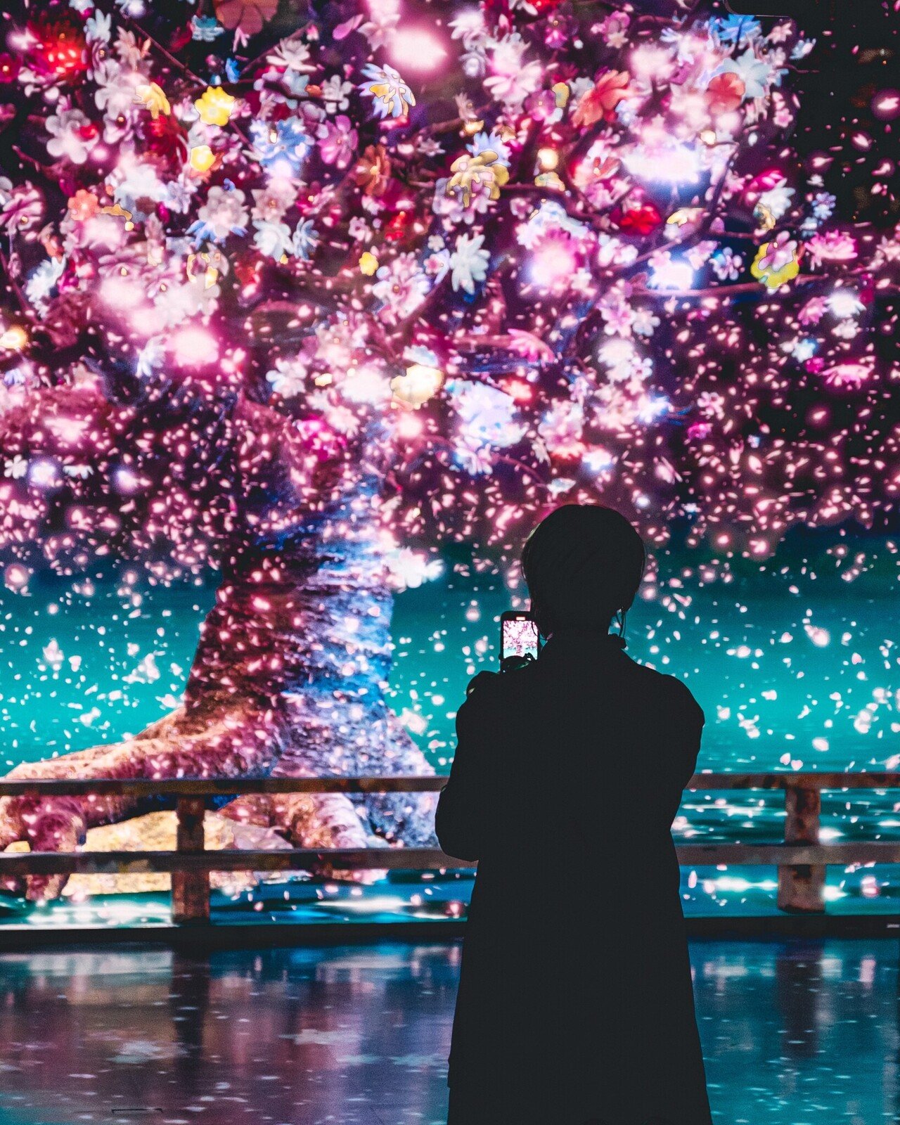 アナログ画/「Bloom within-内なる花」 Meet with Flowers in TOKYO YNK 2025』にて屋外大作を複数作らせて