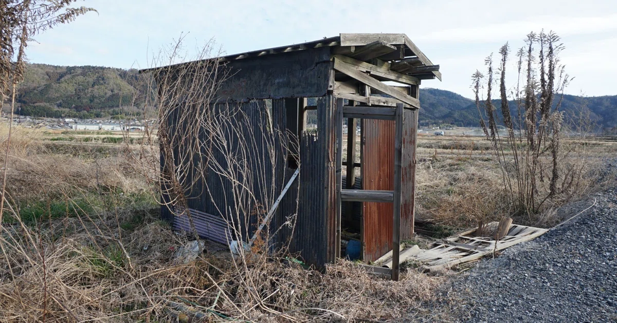 小屋解体 木材多数