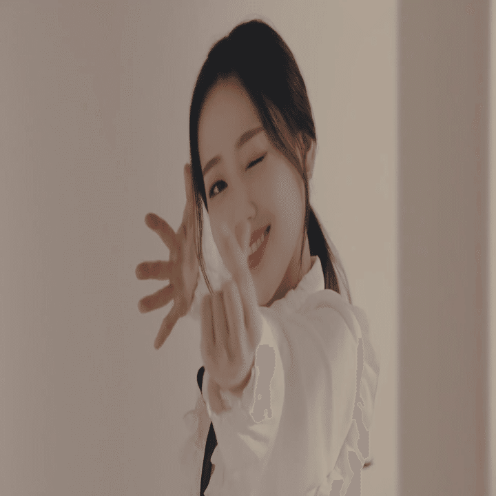 MV32 LOONA CHUU Heart Attack｜carebear