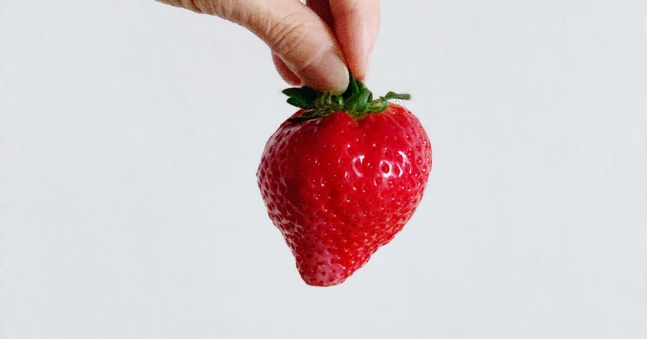 100g per strawberry? Two sweets to enjoy large strawberries