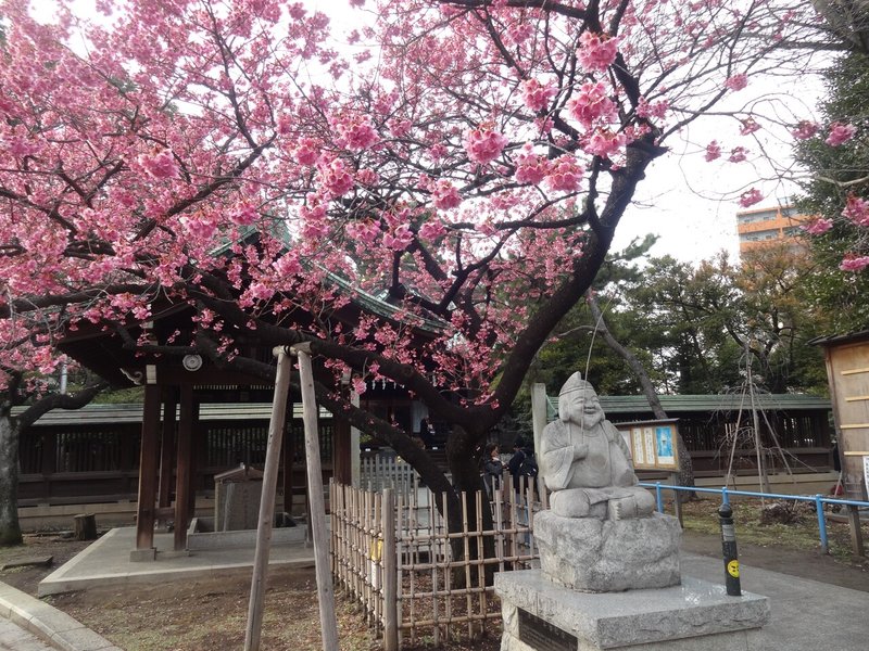 ３② 座談会 画像⑥桜と石像