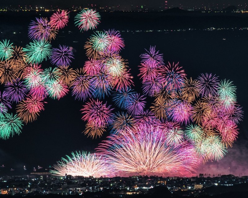 なぜ超望遠レンズで花火を撮ることにこだわるのか 別所隆弘 Note なぜ超望遠レンズで花火を撮ることにこだわるのか 別所隆弘 Note
