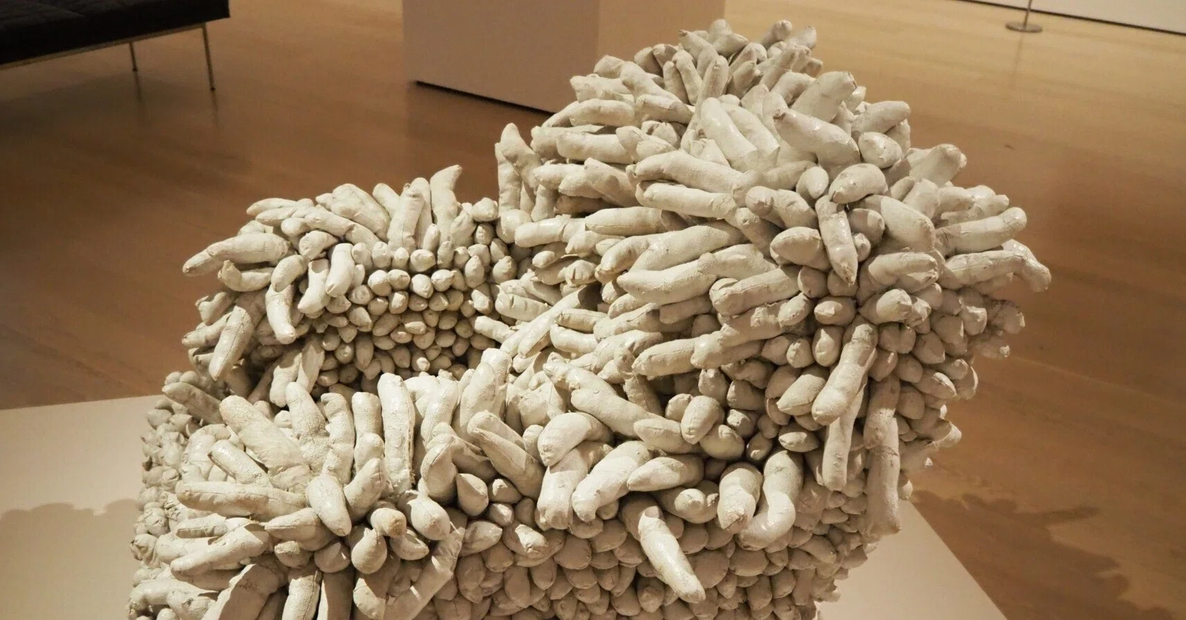草間彌生（Yayoi Kusama）作『Accumulation No.1』｜ヒューストン在住