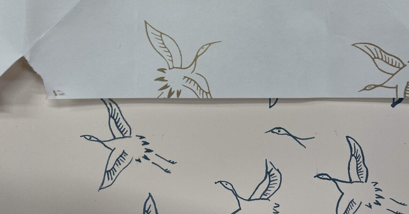 「鳩サブレー」豊島屋さんの包装紙をうつわに絵付してみたい。