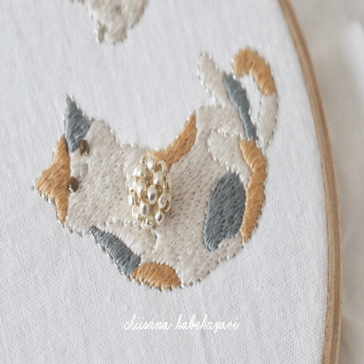 ねこの刺繍ブローチの仕立て方｜ちいさなかべかざり