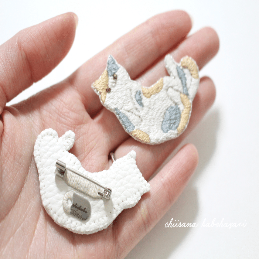 [専用　りっちゃん様]ハンドメイド　フェルト　ブローチ　刺繍　フェルト仕上げ