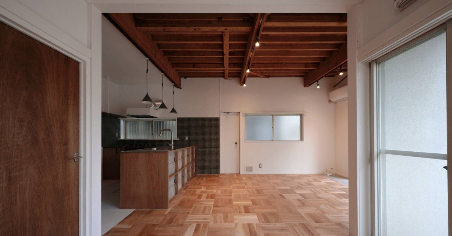 賃貸しの古い一戸建てです 温厚な方でDIY好きな方希望