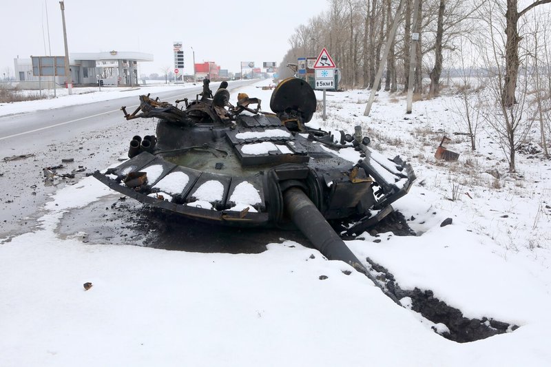 2月26日ハリコフ郊外に置かれた破壊された戦車の砲塔