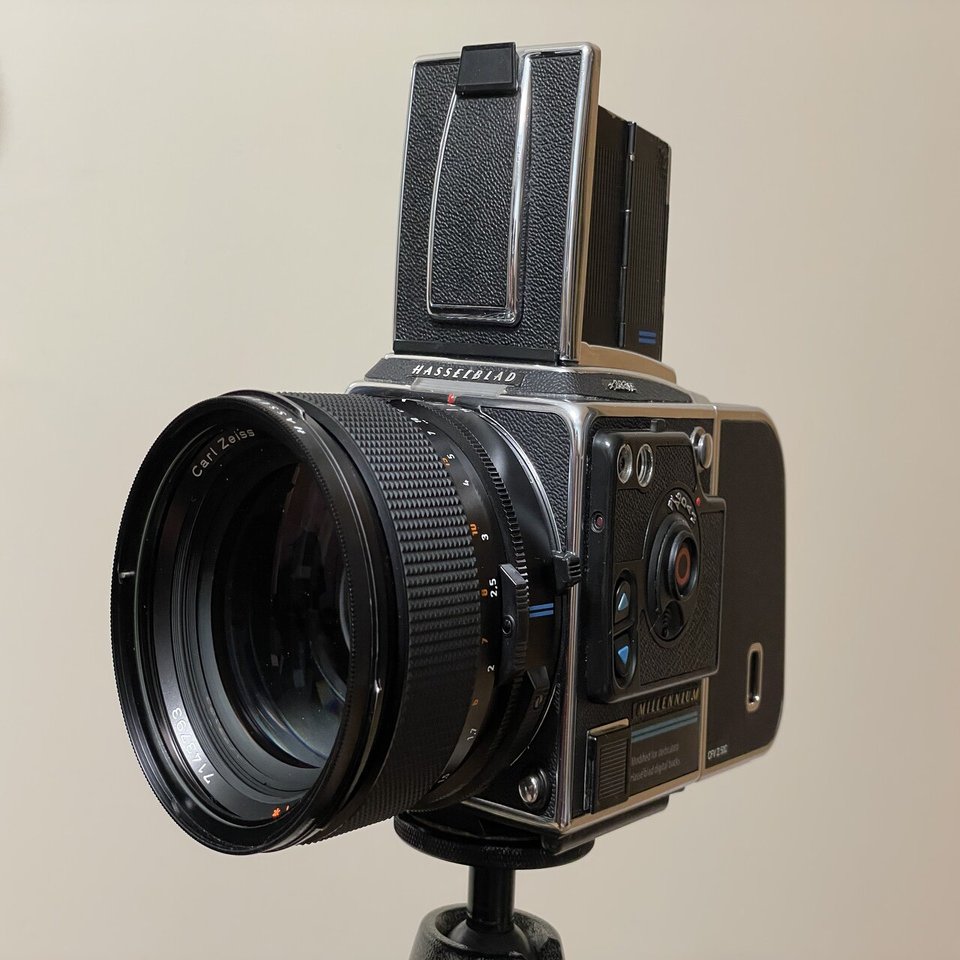 HASSELBLAD マガジン 70　　　Q420 四角い写真のハッセルブラッド。503CX (CF Planar T* 80mm f/2.8+A12