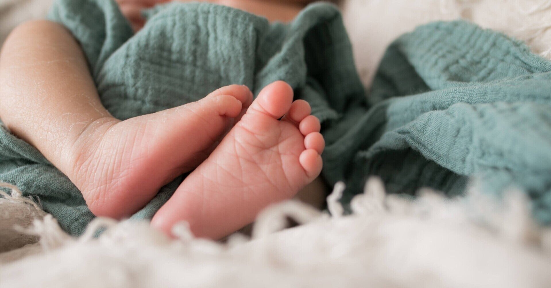 初めて育児 0ヶ月 赤ちゃんの寝る場所どこにする問題 こやと キャリアコンサルタント 育休1年パパ Note