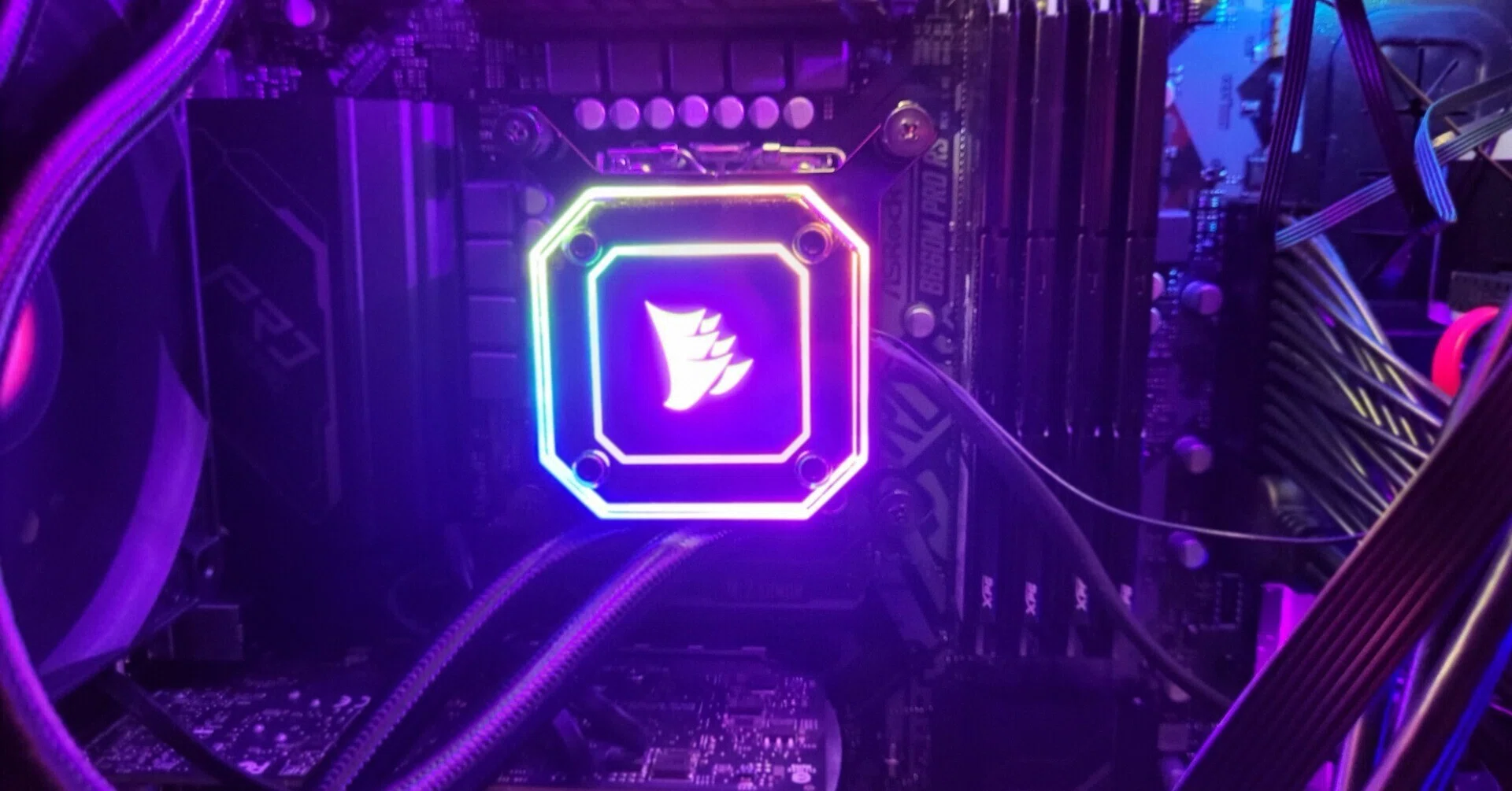 Solidworksが動く第12世代 Intel Core i7-12700搭載PCに簡易水冷CPU Solidworksが動く第12世代 Intel Core i7-12700搭載PCに簡易水冷CPU