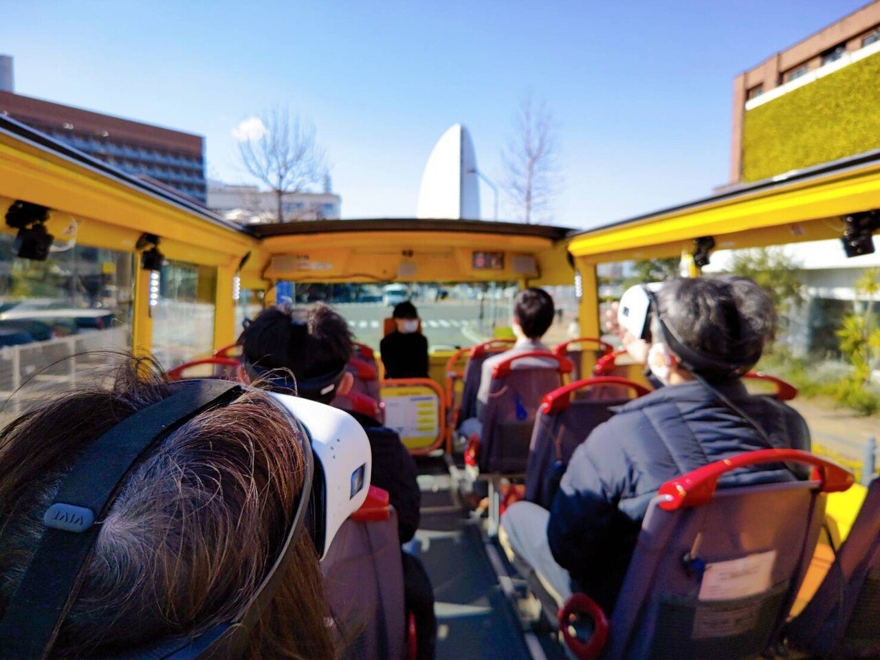 事業レポート〉「XR×オープントップバス」でみなとみらいに仮想世界が