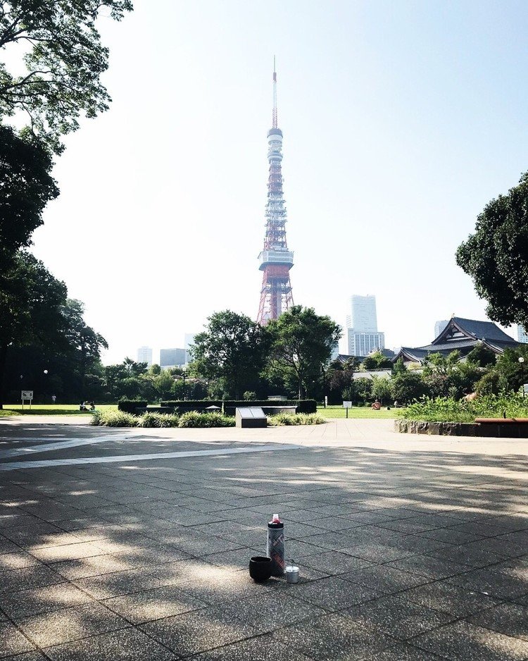 芝公園までMTBでノダリング。東京タワーが見える場所で野点をしました。

黒茶碗 夜雨／金属の茶匙／フィルムケース 見立野点茶器／自転車用のボトル／MTB GIANT TALON 3 太郎坊／独服