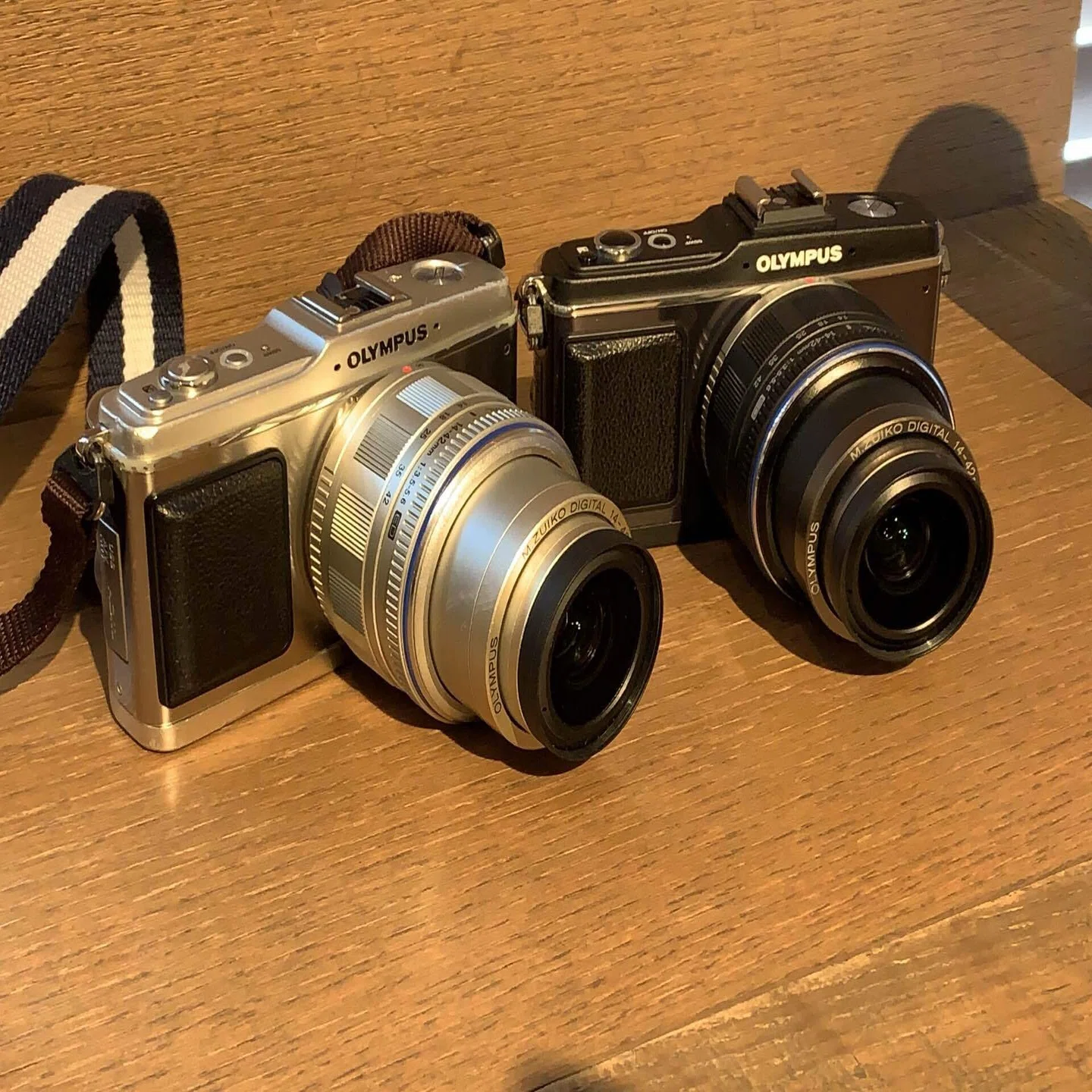 2台のOLYMPUS PEN。 E-P1とE-P2。 縁あって、E-P2もや…｜Ryuma