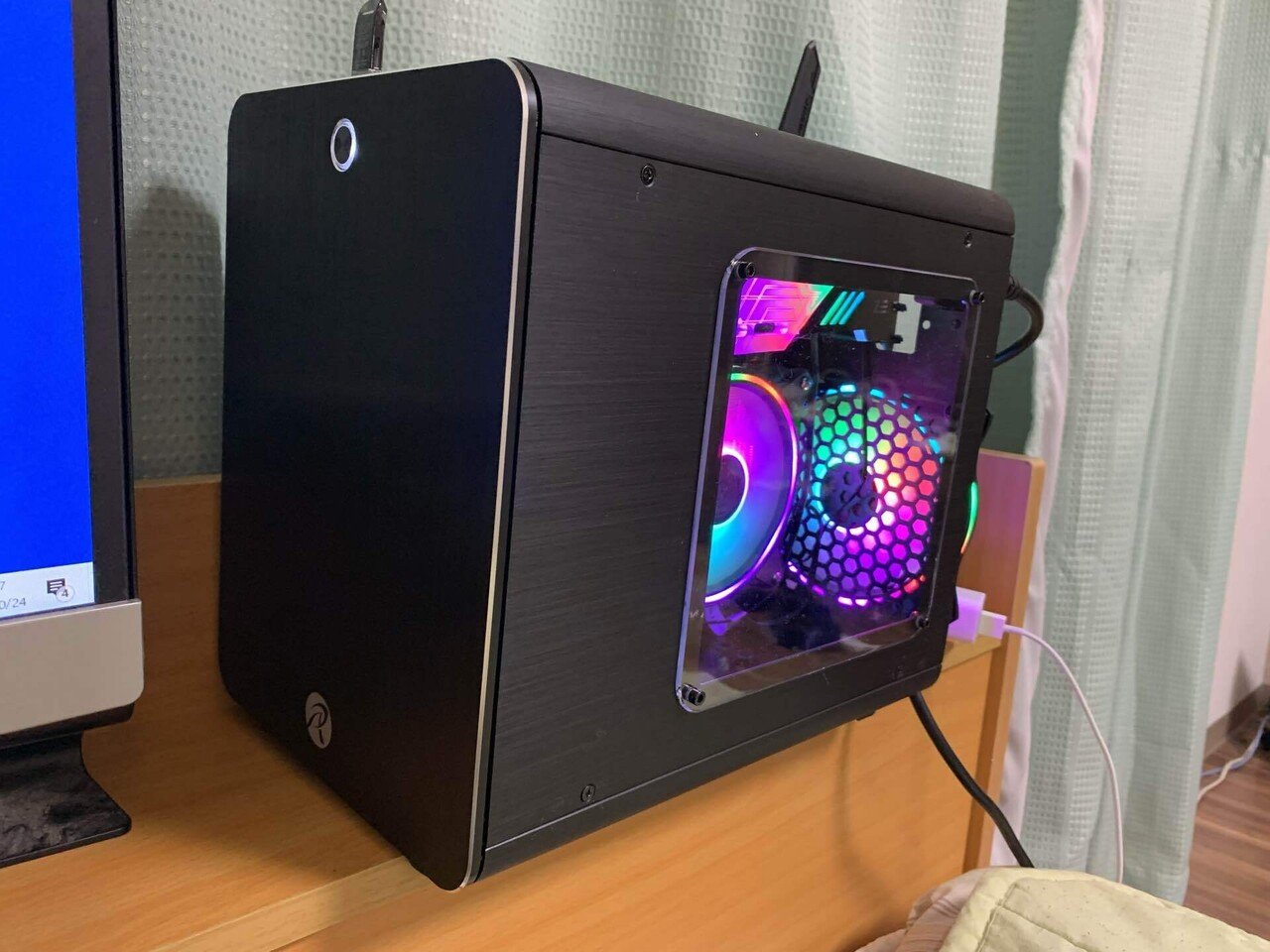 サブPC(自作PC)1 そうだmetis plusをLEDでピッカピカに光らせ サブPC(自作PC)1 そうだmetis plusをLEDでピッカピカに光らせ