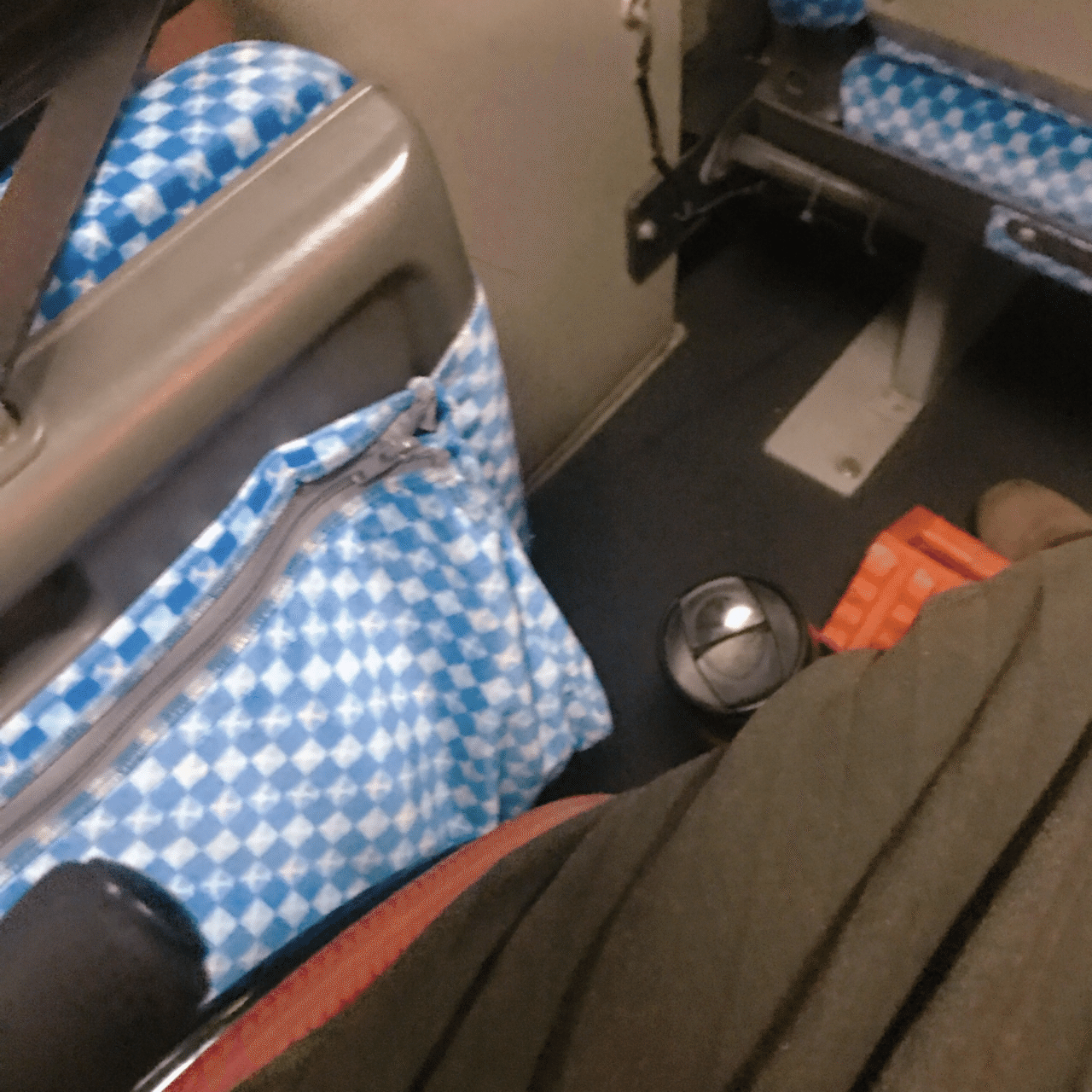 車椅子バス対応や職場で初対面からタメ口の女性に やや 絶対にわたしの方が年上だろとムッとするが 敵も去る者ながら中々の年上 の美魔女と判明したりするのです ここで あ 私まだまだ若いのか と思って良いのか あつさん 車椅子を楽しもう Note