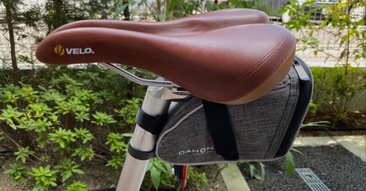 DAHON純正のサドルバッグ。簡易的な荷物入れとして選びました。｜りんぐす