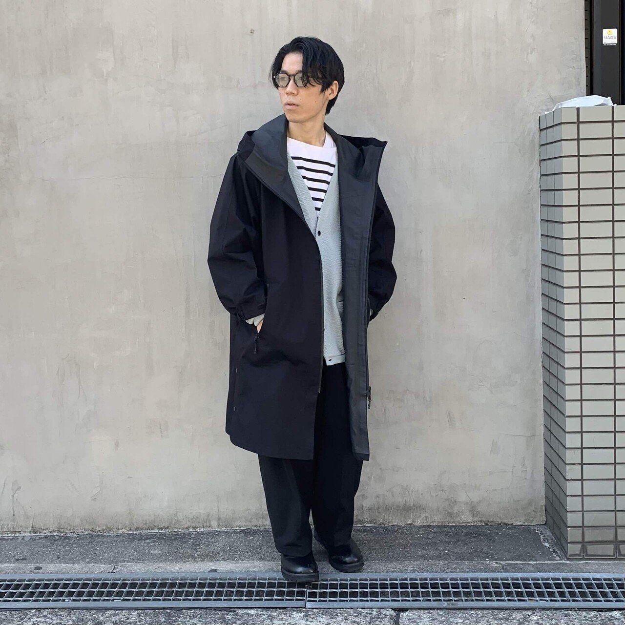 安くても本格派。ユニクロの『ブロックテックパーカ』がデザインも機能性も良くておすすめ ユニクロ ライトブロックテック フード付きロングコート ブラック