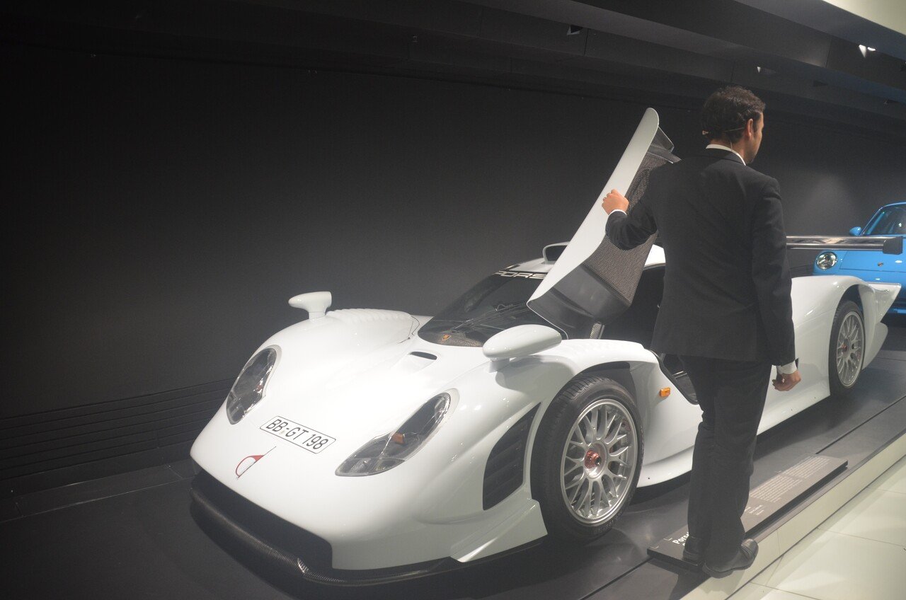 ポルシェ911GT1ストリート