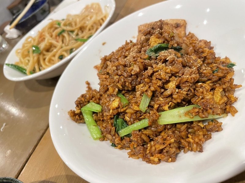 【東京新橋グルメ】中華と自家製レモンサワーの店”CIAO(チャオ)”漆黒の肉入り炒飯