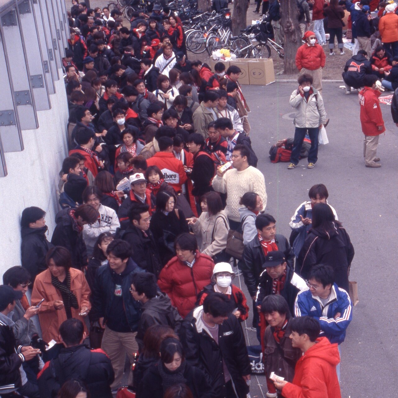 ３月17日（2001年）J１復帰をホームで祝う！サポーターが準備したアイテムは｜清尾 淳