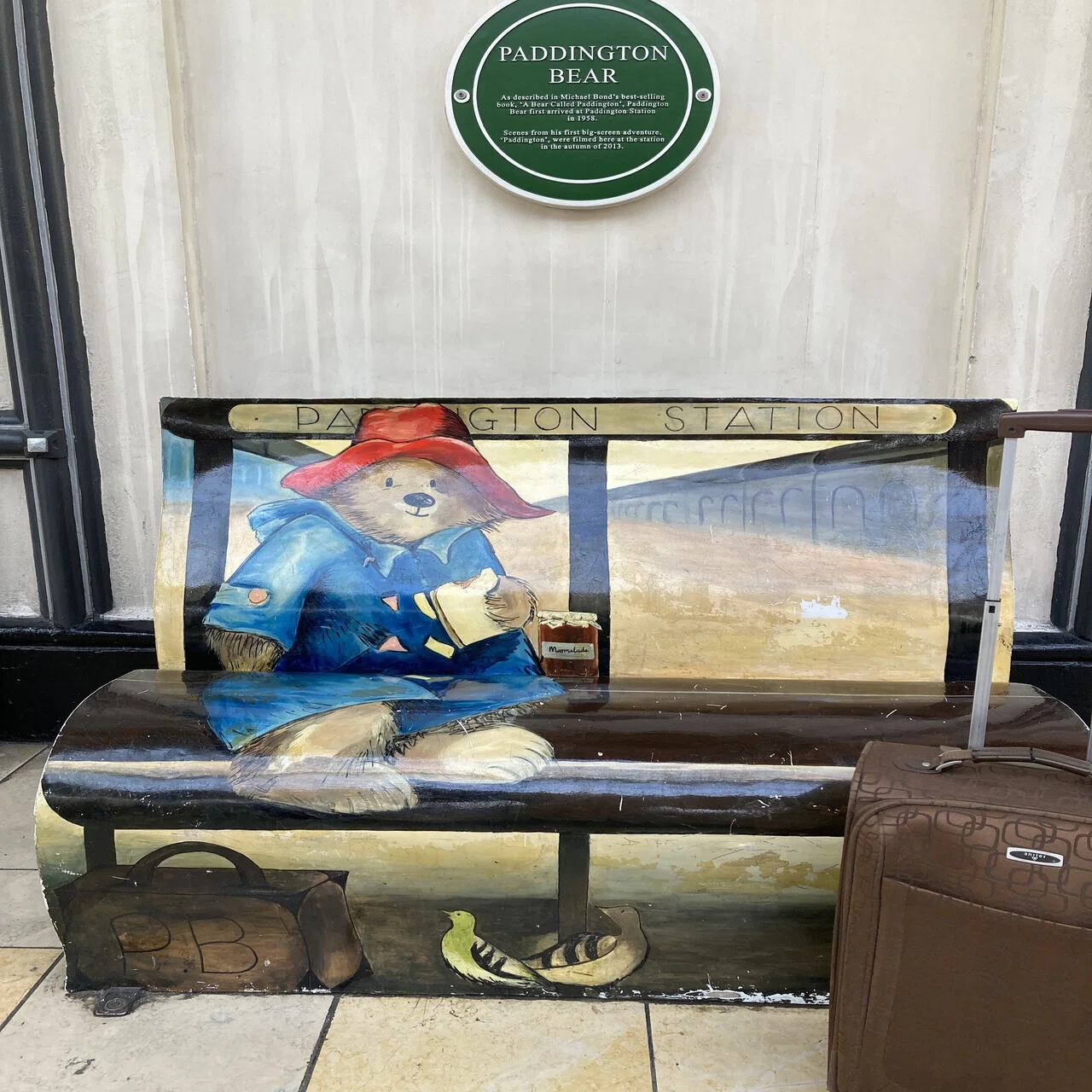 ロンドン・パディントン駅、熊のパディントンに会えるスポットは 