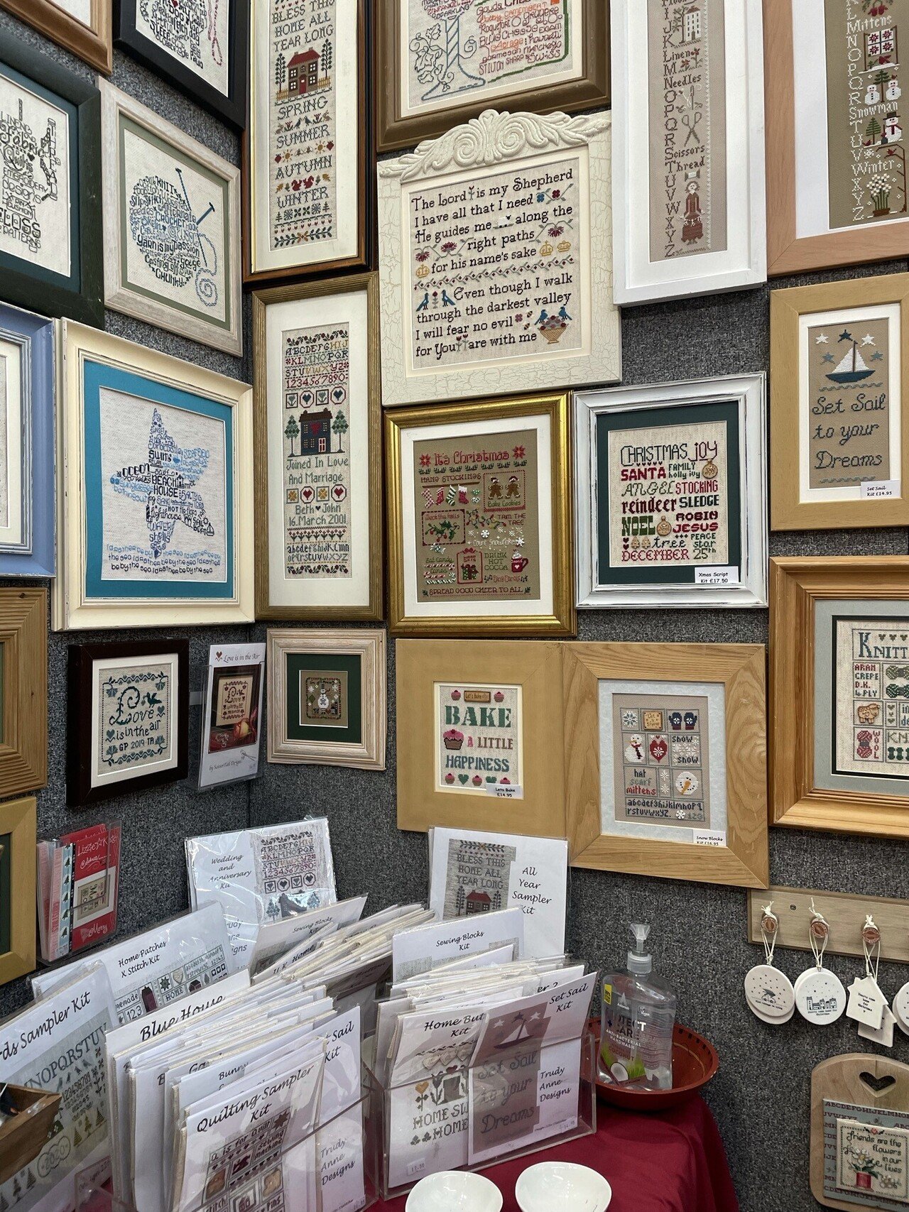 最高の品質の最高の品質の19世紀ウィーンの刺繍と図案 Embroideries