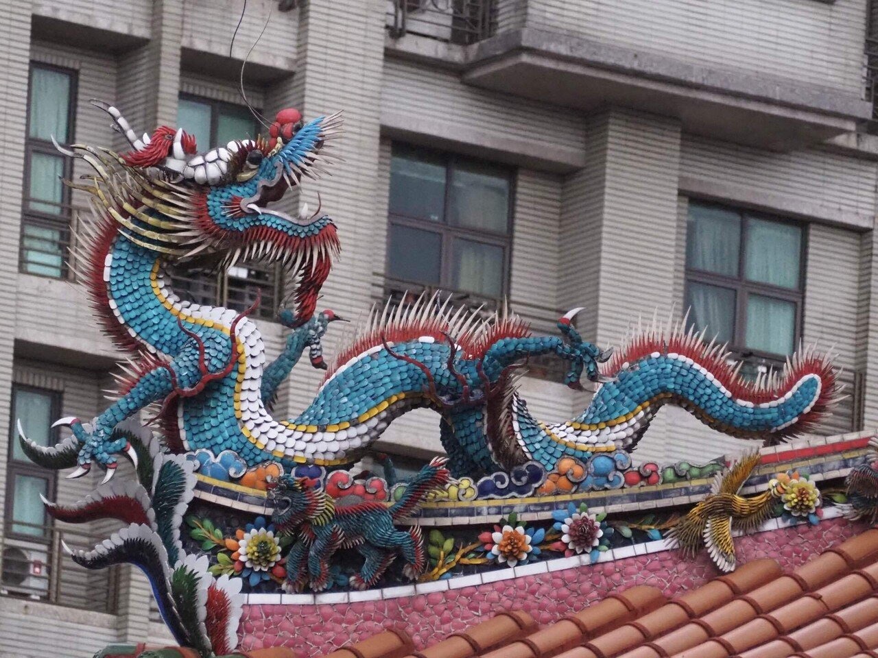 台湾の旅 ② 龍山寺の見事な装飾｜之哲／Yuki Satoru