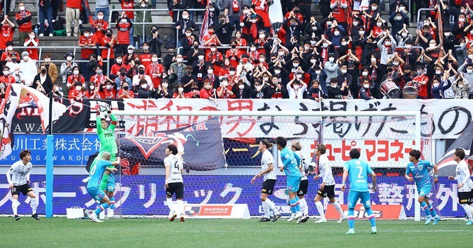 サガン鳥栖、2012年ホーム最終戦浦和戦の試合球に23人の方の　サインボール もう見られない3階席までサポーターが埋め尽くすゴール裏。アレ浦和